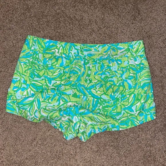 Size 6 Lilly Pulitzer Walsh Short - Picture 2 of 3